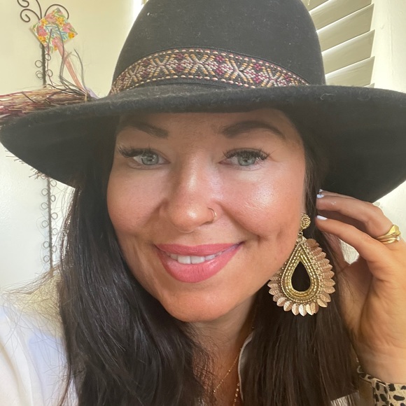 Meet your Posher, Shila - Picture 1 of 1